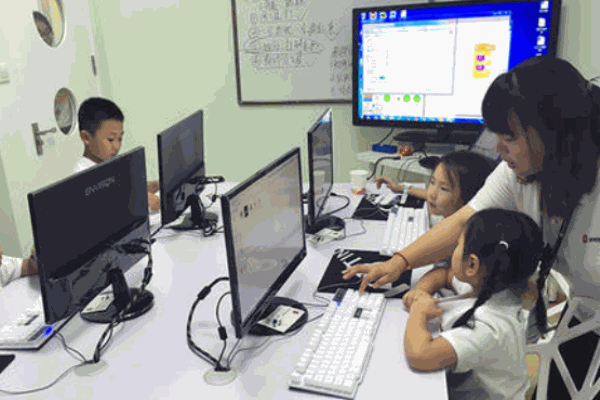 贝乐机器人少儿编程